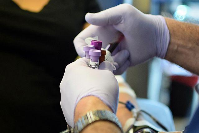 Blood_donation_(test_tubes)