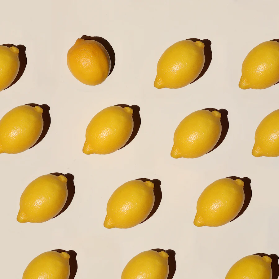 Lemons+on+a+pale+background.