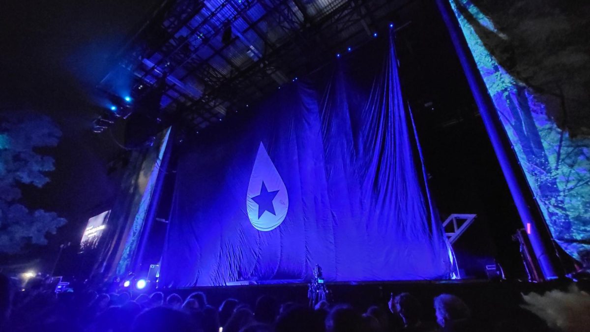 The "Found Heaven" symbol on the curtain before the show started 