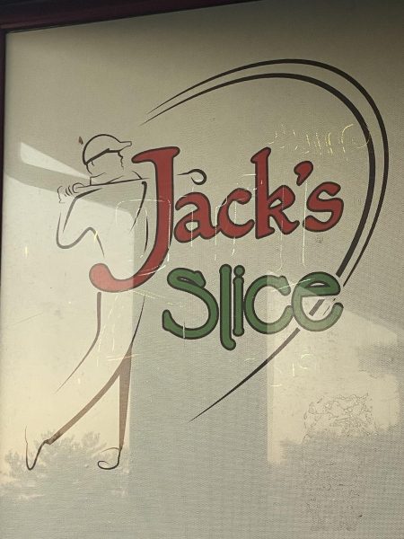 The sign of the restaurant depicts its proximity to the golf course.